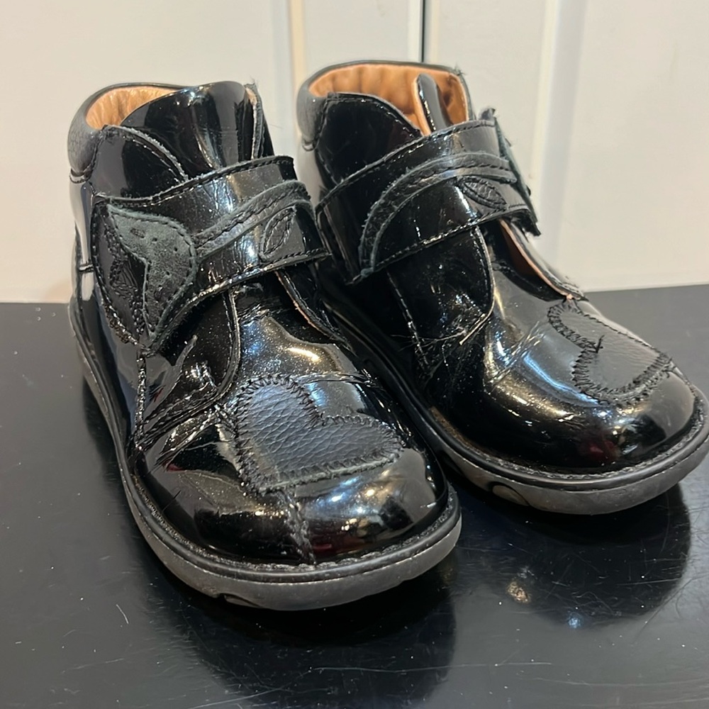 EUC! Umi Toddler Girls size 27 (10) Black, Boots walker patent leather